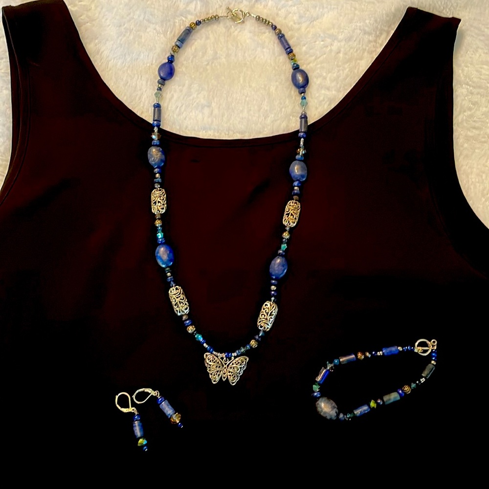 Handcrafted beautiful dark blue and silver-tone beaded necklace set